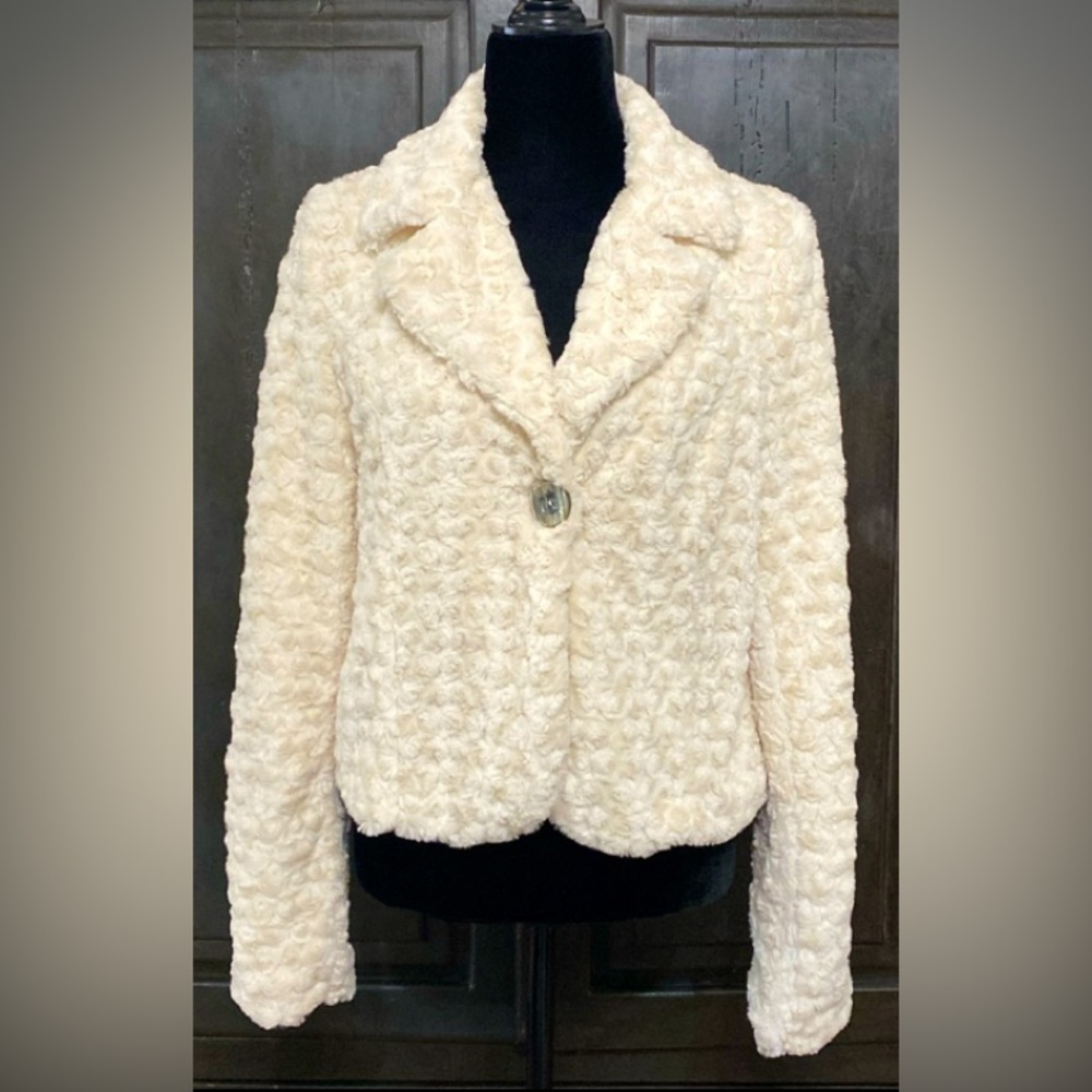 Me Jane rose petals Faux fur off wht jacket - Size Medium